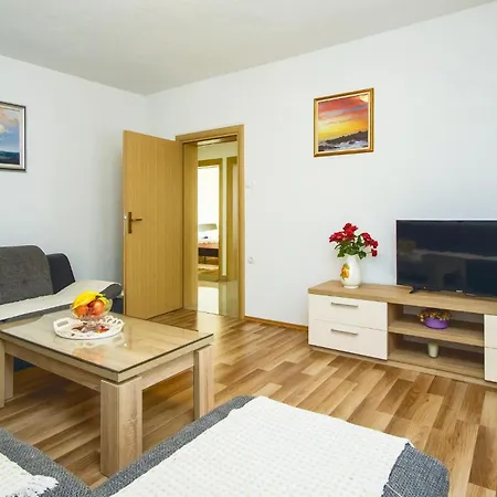 Three-bedroom In Mali Rat