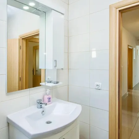 Three-bedroom In Mali Rat *