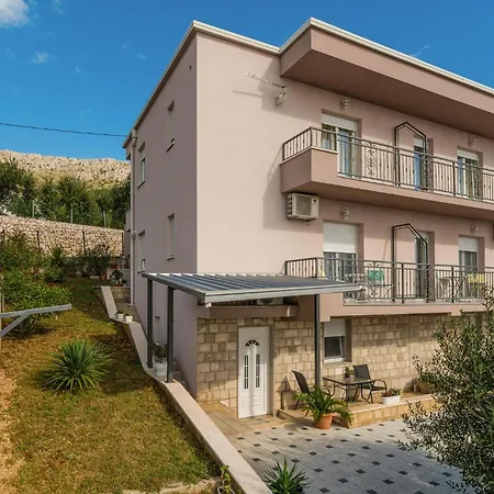 Three-bedroom In Mali Rat Sumpetar