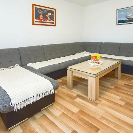 Three-bedroom In Mali Rat *