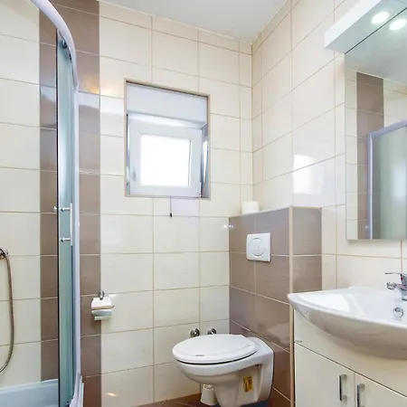 Three-bedroom In Mali Rat Sumpetar