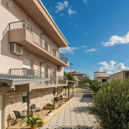 Appartement Three-bedroom In Mali Rat Sumpetar