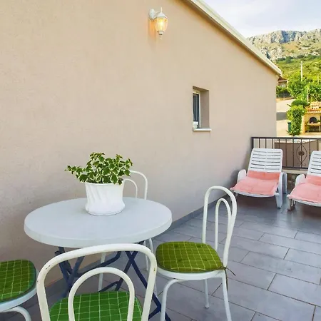 Three-bedroom In Mali Rat *